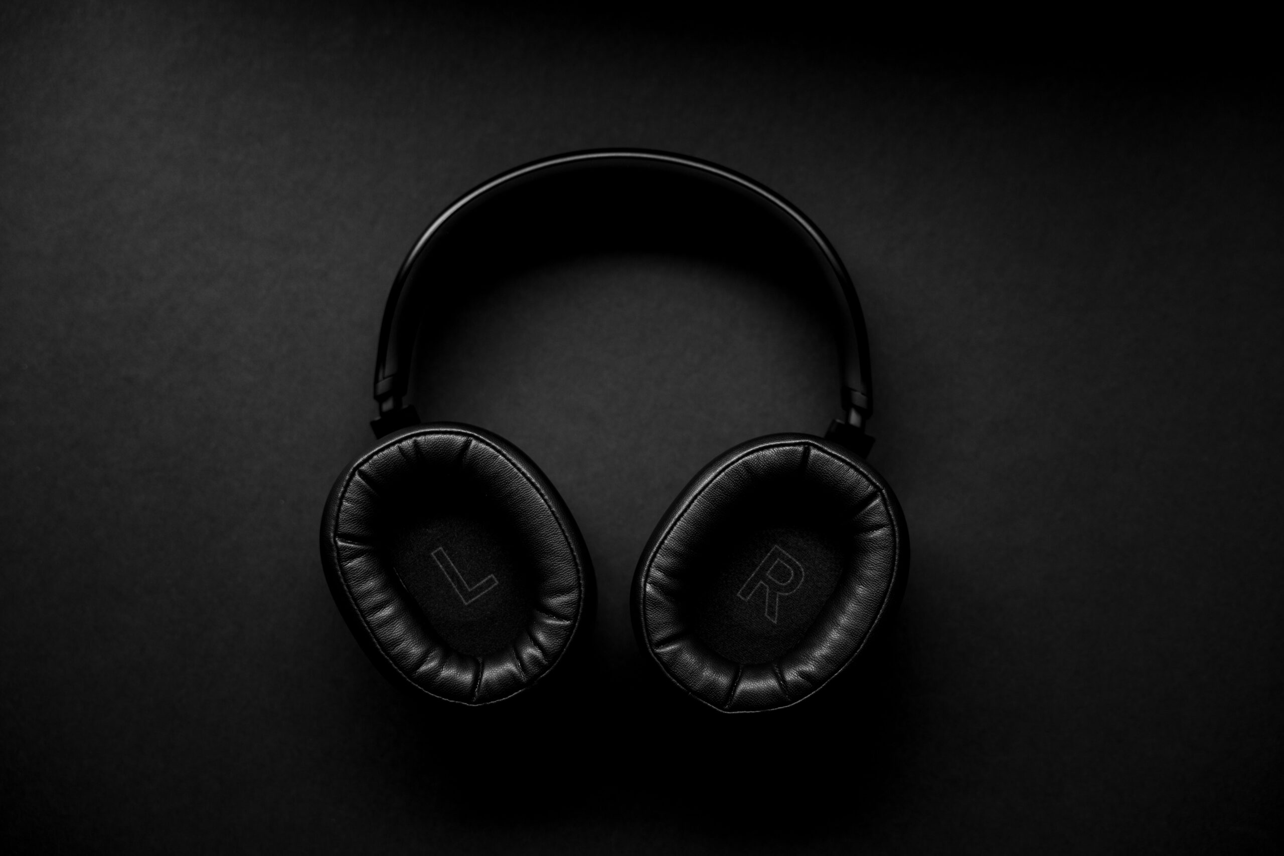 Top 5 ways to find music for Vloggers